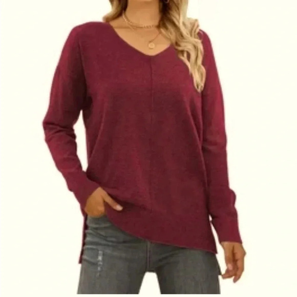 Vince Camuto Sweaters - Vince Camuto V-neck Soft Sweater in heathered Wine Color with Side Slits